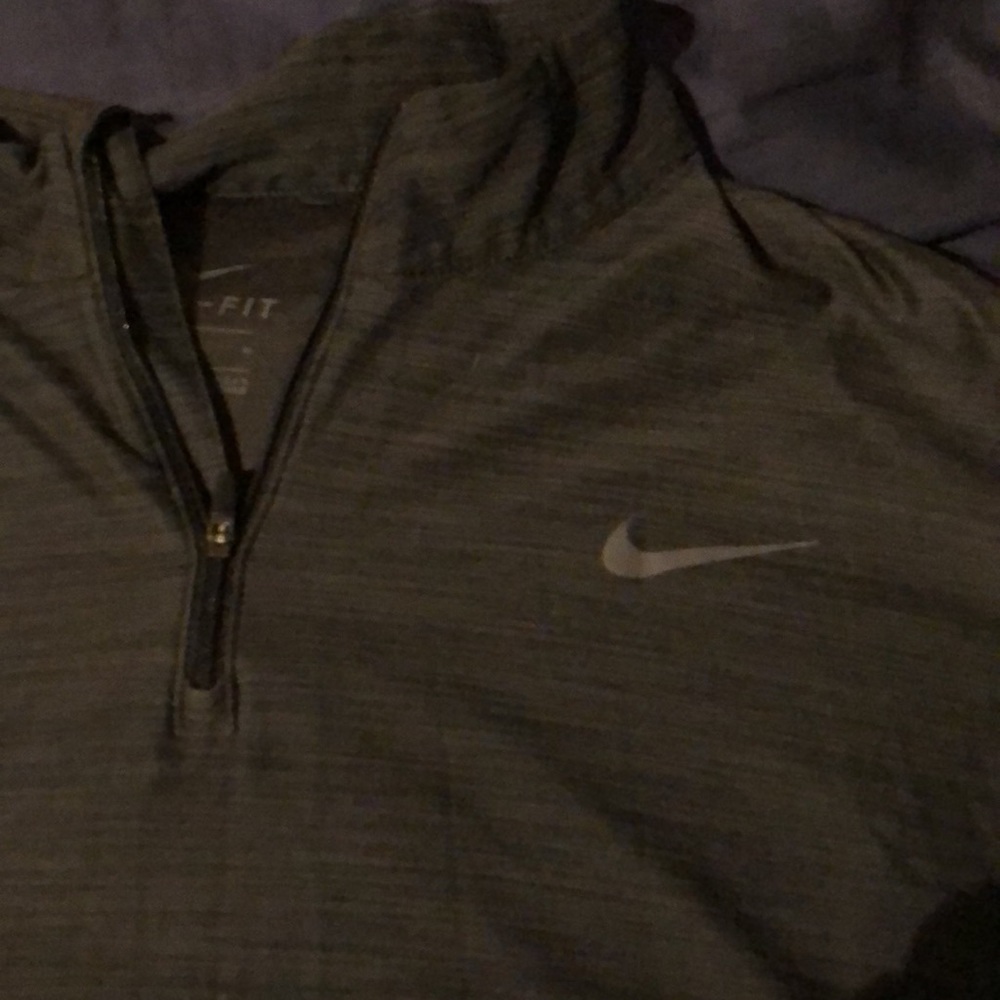 Nike pullover - Picture 2 of 4